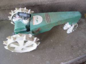 lot 82 image: Heavy Vintage metal Craftsman hose ...