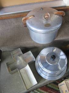 lot 84 image: Vintage National pressure cooker wi...