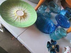 lot 85 image: Collection of blue tone glassware a...
