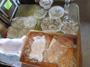 lot 88 image: Vintage cut glassware including a b...