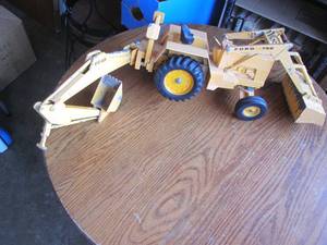 lot 101 image: Vintage all-metal Ford 750 earthmov...