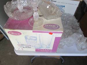 lot 106 image: Gibson 24pc Pageant glassware set p...