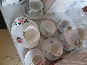 lot 107 image: Variety of floral print fine China ...