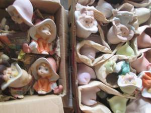 lot 111 image: Ceramic Posing Elf figurine lot...