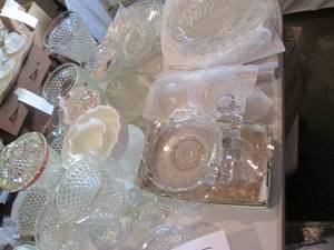 lot 115 image: Fine variety of vintage glassware i...