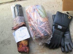lot 127 image: Sanitized insulated gloves plus Rea...