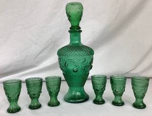 lot 46 image: Vintage Green Glass Decanter with Stopper and 6 Glasses