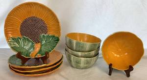 lot 42 image: Set of 4 Vintage Bordallo Pinheiro Melon Bowls and Sunflower Plates - Made in Portugal