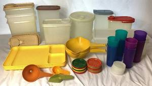 lot 89 image: Large Collection of Vintage Tupperware - Lot 2
