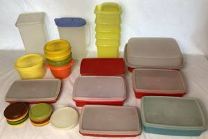 lot 88 image: Large Collection of Vintage Tupperware - Lot 1