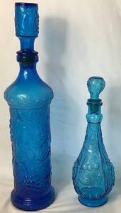 lot 24 image: Pair of Vintage Italian Rossini Empoli Glass Blue MCM Decanters - 19.5H and 13H