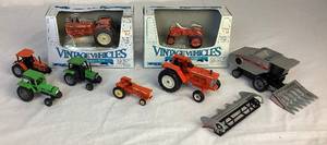 lot 71 image: Allis Chalmers Vintage Tractor Bundle