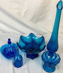 lot 121 image: Assortment of Vintage Blue Glass Decor - Includes 2 Vases and 3 Candy Bowls