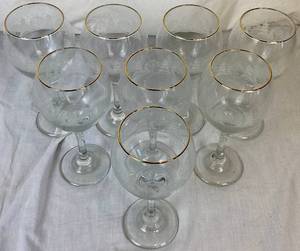lot 148 image: Vintage Arbys Winter Wonderland Wine Glasses - Set of 8