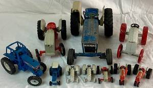 lot 72 image: Vintage Ford & Fordson Tractor Bundle