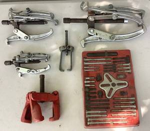 lot 192 image: Set of 5 Wheel Gear Pullers