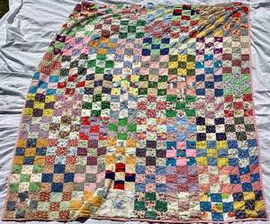 lot 31 image: Vintage Patchwork Quilt 80 x 130