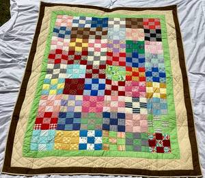 lot 30 image: Vintage Twin Size Patchwork Quilt 64 x 88