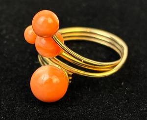 lot 6 image: Vintage 14K Gold Coral Beaded Cocktail Ring - size 7.5