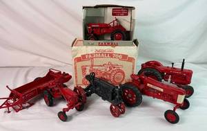 lot 272 image: Farmall McCormick Tractor Assortment