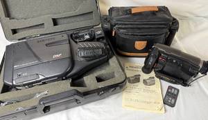 lot 284 image: Camcorder Package (2 units) - Samsung SCF755 VHS CameraRecorder and Hitachi VM-E510A 8mm X24