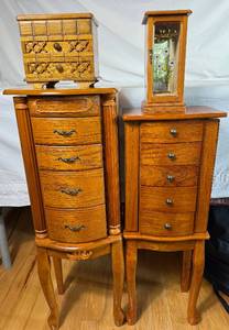 lot 286 image: Jewelry Armoire Bundle - 4 Pieces