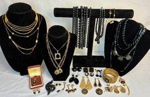 lot 277 image: Vintage Black Beaded Jewelry with Gold Tone Accents