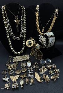 lot 279 image: Vintage White Gold Tone Necklaces, Bracelets, Earrings and Pins