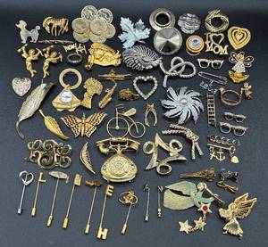 lot 249 image: Collection of Gold & Silver Tone Pins and Clips