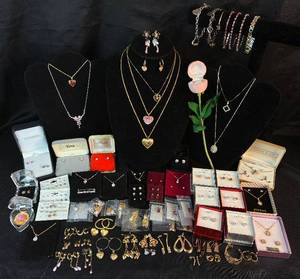 lot 295 image: Romantic Style Jewelry with Gemstone Accents