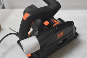 lot 67 image: WEN CT1065 10-Amp 6.5-Inch Plunge Cut Sidewinder Circular Track Saw