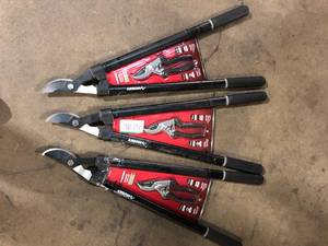 lot 45 image: Lot of 2-Piece Garden Tool Set (Lopper and Pruning Shears) Customer Returns See Pictures