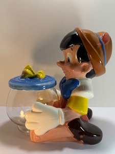 lot 159 image: Vintage Disney Pinocchio &amp Cleo Fishbowl Cookie Jar by Treasure Craft.