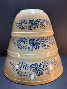 lot 66 image: Vintage PYREX Homestead Nesting Mixing Bowls Set (3-Piece) - Blue Floral Speckled Tan 1970s