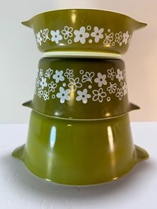 lot 183 image: Vintage Pyrex Spring Blossom Green Crazy Daisy Casserole Dishes Mix &amp Match Set (2 Pcs)