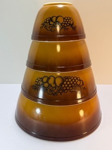 lot 17 image: VINTAGE Pyrex OLD ORCHARD Complete Set of 4 Nesting Mixing Bowls  401, 402, 403, 404. Highly sought after.