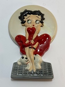 lot 158 image: RARE 1997&nbspWade Ceramics&nbspLimited Edition&nbspBetty Boop&nbspClassic Wall Plaque # of 1250