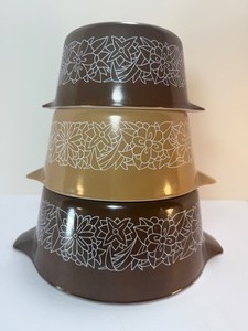 lot 70 image: VINTAGE Pyrex Woodland Nesting Casserole Dishes (Set of 3)  Brown &amp Tan Floral Pattern 1970s