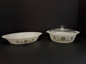 lot 206 image: Vintage Jeannette Glasbake Green Daisy Milk Glass Oval Casserole Dishes (Set of 2) w Lids MCM