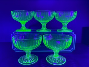 lot 173 image: Vintage Uranium Green&nbspDepression Glass&nbspSherbet Cups - Set of 5 - Glows Bright Neon Green Under UV Light