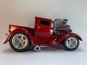 lot 128 image: VINTAGE 2002 Muscle Machines 118 Scale 1929 Ford Model A Hot Rod Pickup Diecast