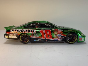 lot 189 image: 2002 Bobby Labonte #18 Interstate Batteries Pontiac Grand Prix 124 Diecast NASCAR Action Platinum Series
