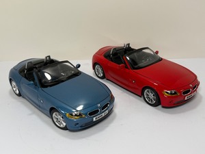 lot 184 image: Lot of Two BMW Z4 E85 Diecast Model Cars  118 Scale MaistoMotormax  Red &amp Blue Convertibles