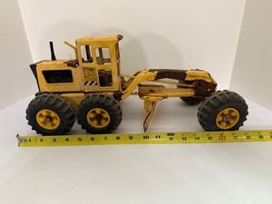 lot 201 image: VINTAGE 1960s70s Tonka Pressed Steel Road Grader Toy Truck - YELLOW w Steering