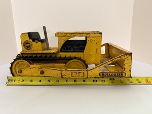 lot 222 image: &nbspVintage 1960s Nylint #4200 Pressed Steel Bulldozer Toy - Yellow Construction Dozer