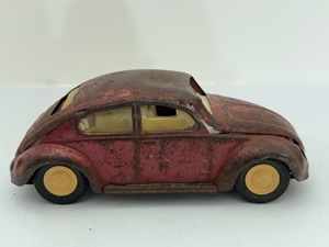 lot 160 image: VINTAGE 1960s Tonka Red Volkswagen VW Beetle Bug #52680 Pressed Steel Toy Car