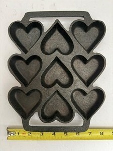 lot 219 image: ) Vintage Cast Iron Heart Muffin Cornbread Baking Pan Mold