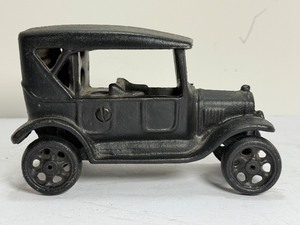 lot 149 image: Vintage Black Cast Iron Ford Model T Toy Car - Iron Art JM 135 (c. 1920s-30s)