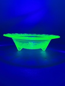lot 118 image: VINTAGE URANIUM VASELINE GLASS 3-FOOTED BOWL Glows UV Light GREEN DEPRESSION ERA