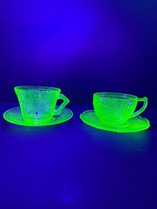 lot 162 image: Vintage Uranium Vaseline Green Depression Glass Lot Hazel-Atlas Florentine Poppy &amp Royal Lace Teacup &amp Saucer Sets